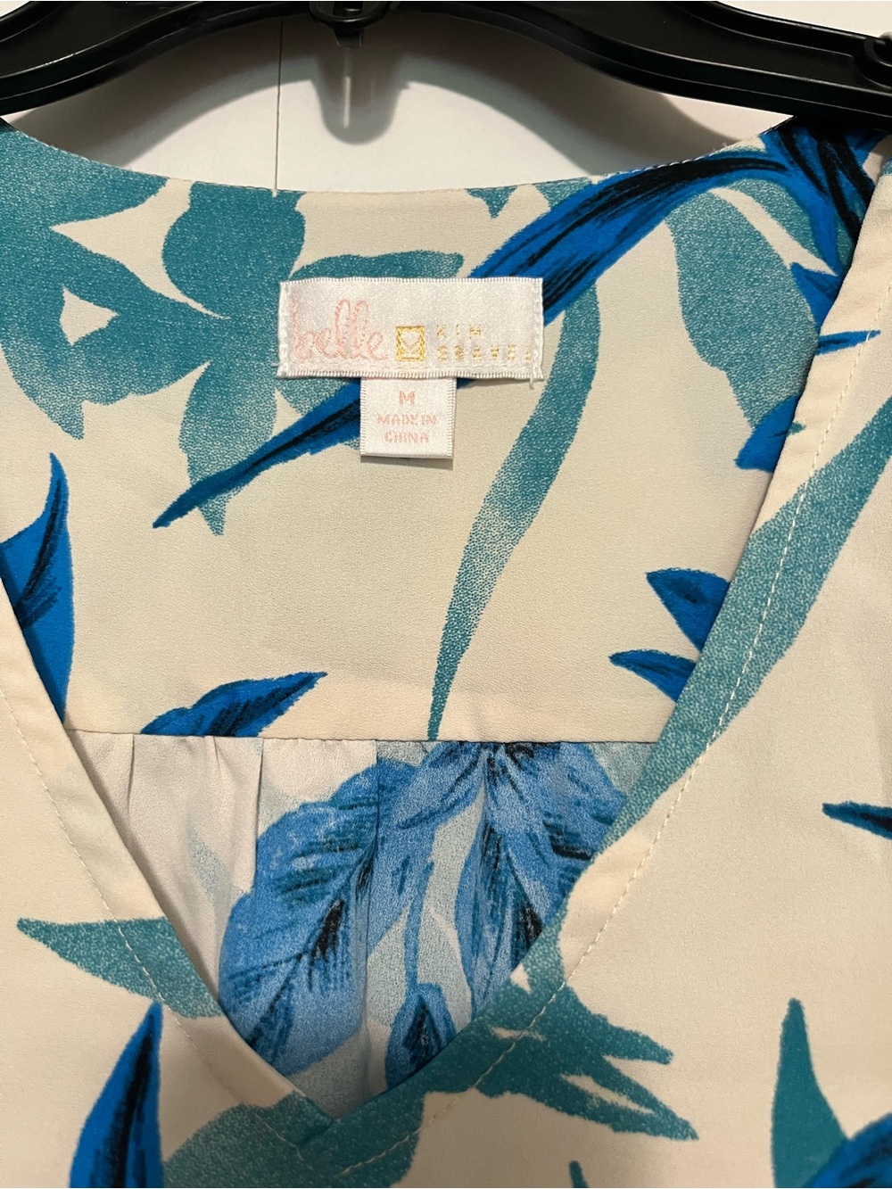 Belle Ivory Floral and Palm V-Neck Blouse - Picture 3 of 4